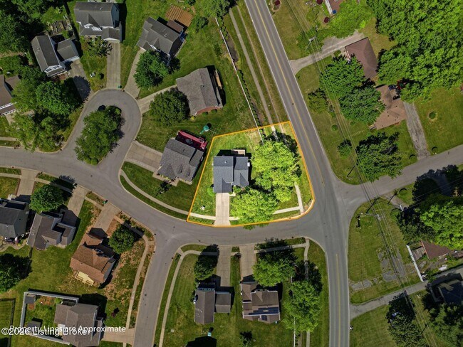 Building Photo - 4029 Orchard Lake Dr