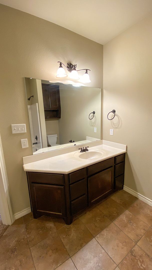 Building Photo - 3132 Stallion Dr