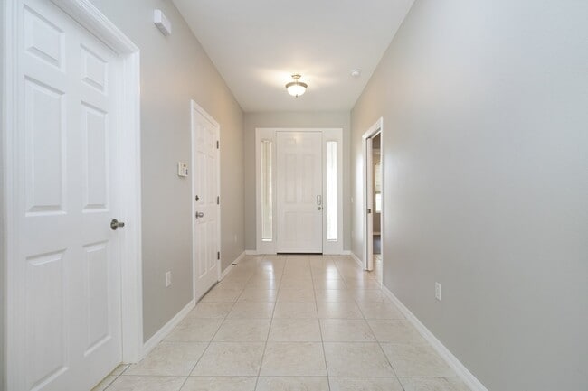 Building Photo - 4 bedroom 3 Bath Pool home in Lakewood Ran...