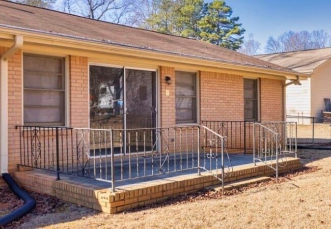 Building Photo - 4457 Frontier Way NE