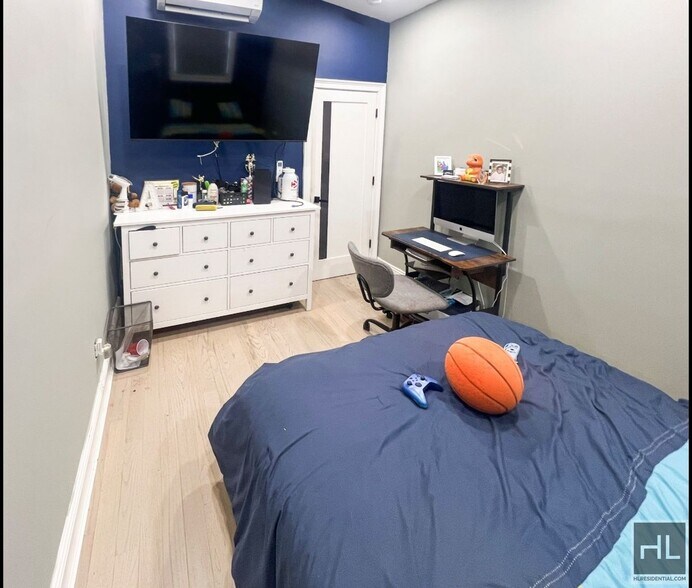 Building Photo - 3rd avenue