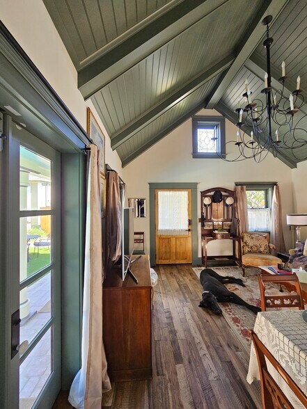 Building Photo - 139 N Ivy Ave