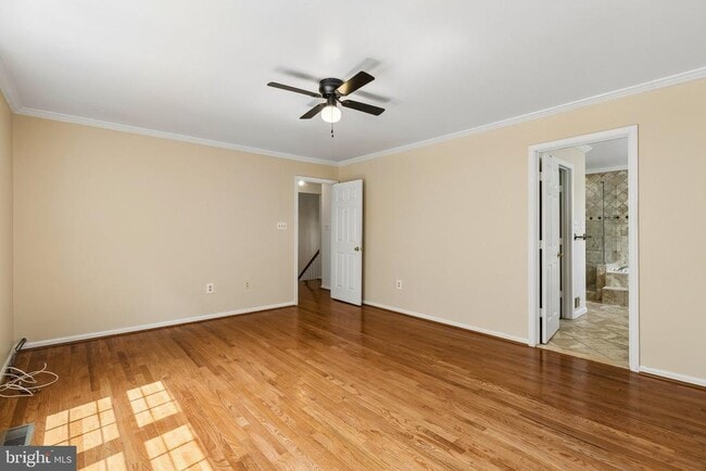 Building Photo - 820 Chatsworth Dr