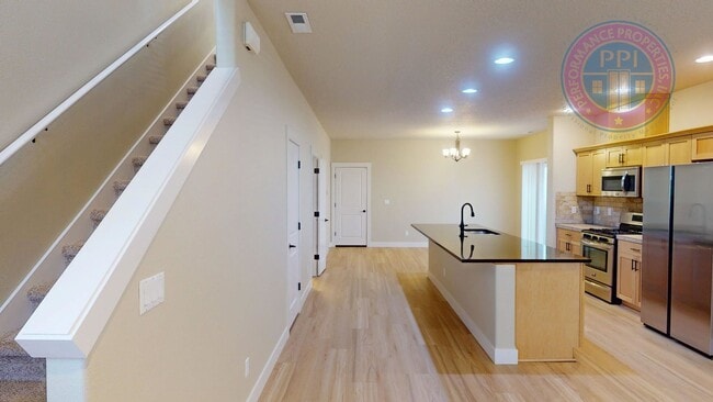 Building Photo - Desirable Bethany Location, Spacious & Sty...
