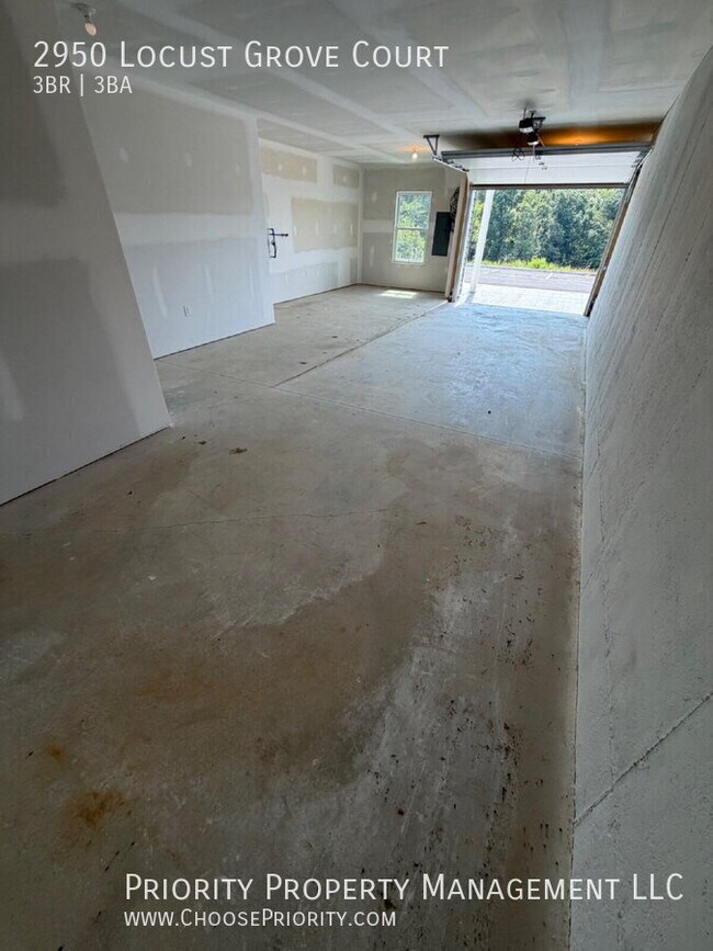 Building Photo - 2950 Locust Grv Ct