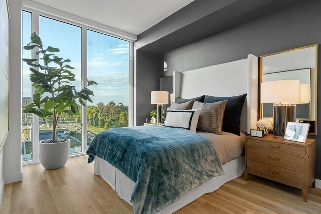 Building Photo - 525 Olive St