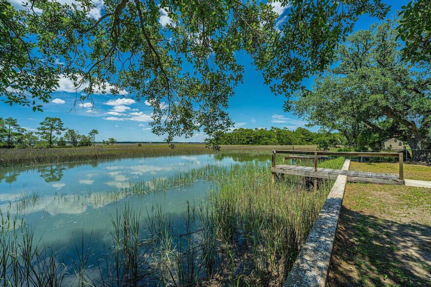 Building Photo - 816 E Cooper Ave