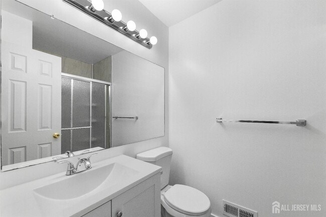 Building Photo - 39 Goodwin Dr