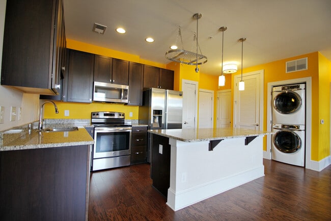 Building Photo - Beautiful Condo in Davis Park with Fantastic Upgrades!  Pet Friendly