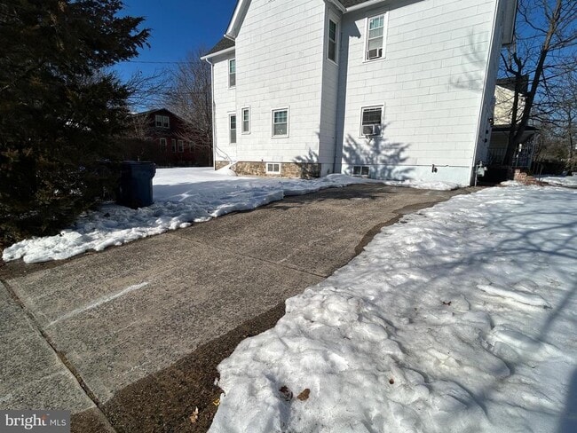 Building Photo - 534 Park Ave