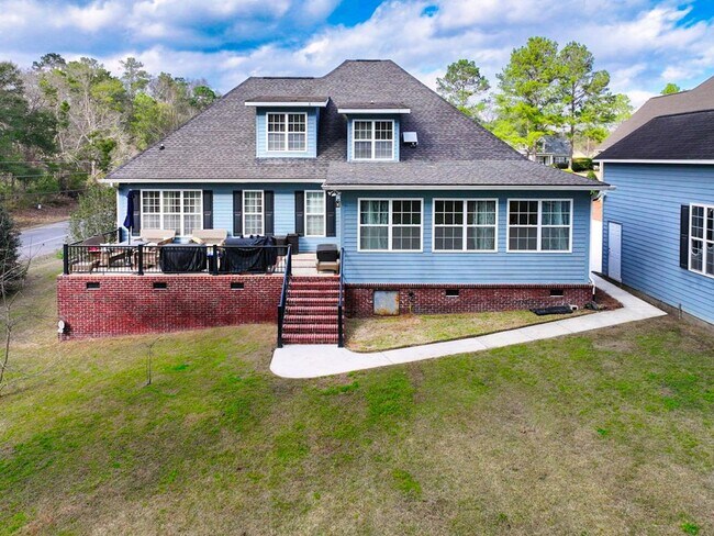 Building Photo - 100 Sweetbriar Lakes Dr