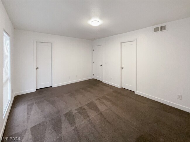 Building Photo - 3749 Carlyle Dr