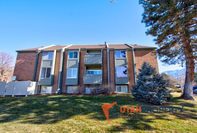 Building Photo - 1180 Foothill Dr