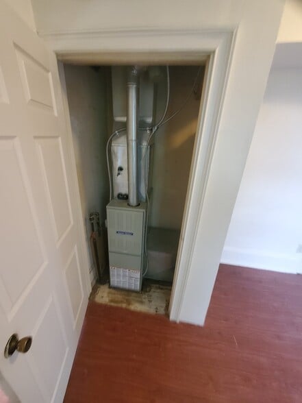 Building Photo - 370 Cole Ave