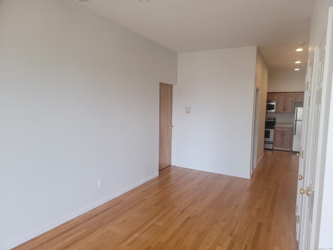 Building Photo - 1094 Main St