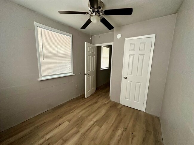 Building Photo - 649 NE Waldo Rd