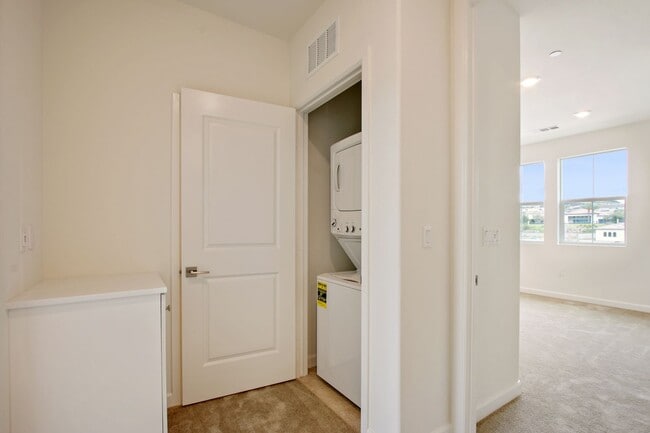 Building Photo - Charming Yorba Linda Townhome