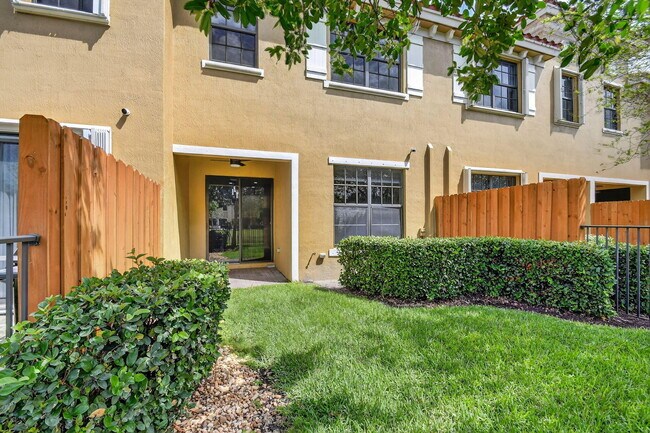 Building Photo - 10457 Wellington Parc Dr