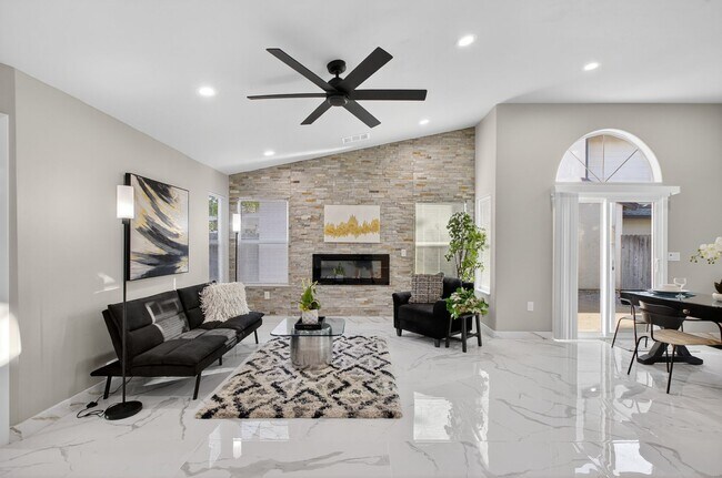 Building Photo - Bright & Spacious 3 Bed, 2 Bath Home – Must See!