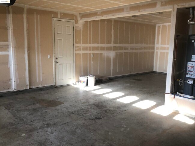 Building Photo - 5666 Arcadia Cir