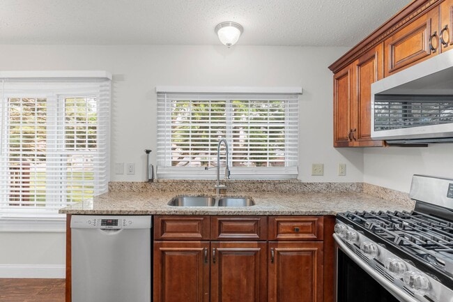 Building Photo - Spacious 4-Bed, 3-Bath Family Home