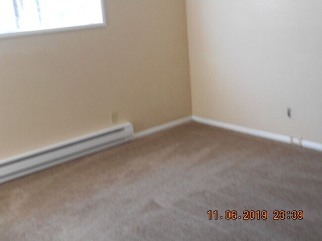 Building Photo - 1012 Valley View Way
