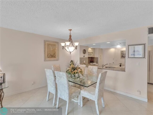 Building Photo - 1150 Hillsboro Mile-
