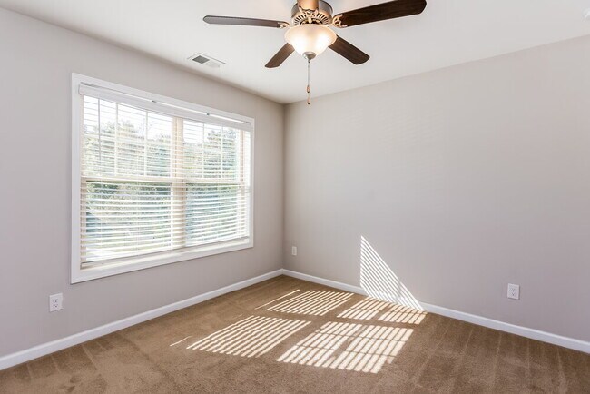 Building Photo - 387 Lenore Ct