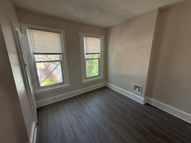 Building Photo - 252 N Wilton St