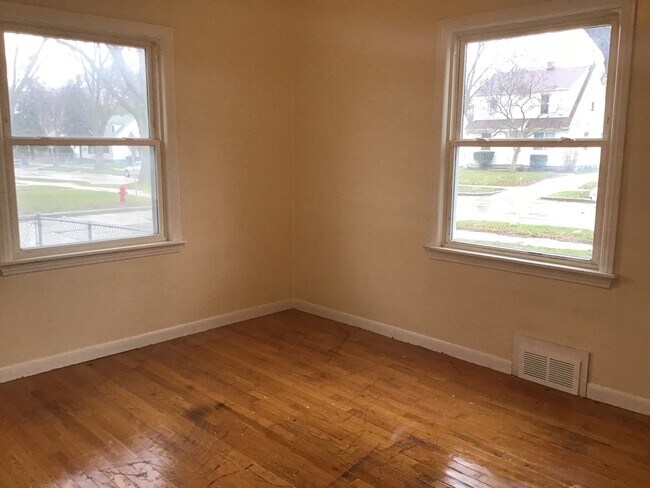 Building Photo - 5419 N 57th St