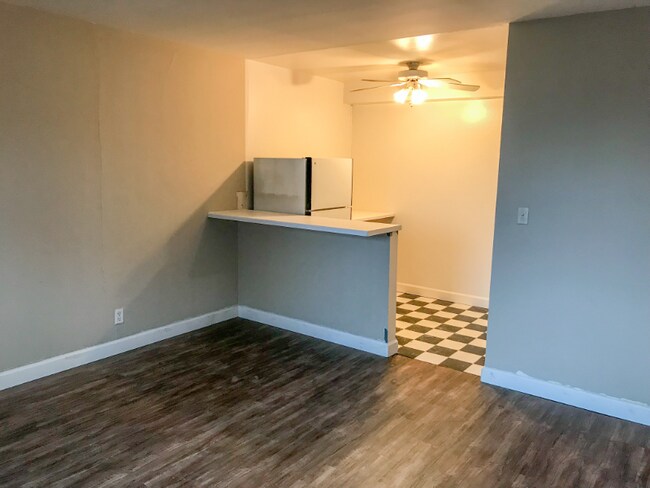 Building Photo - 1041 E Knapp St