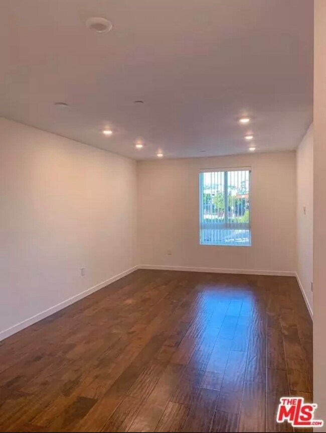 Building Photo - 5537 La Mirada Ave