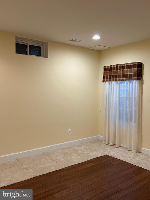 Building Photo - 41857 Rawnsley Dr