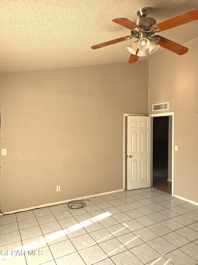 Building Photo - 10950 Delafield Dr