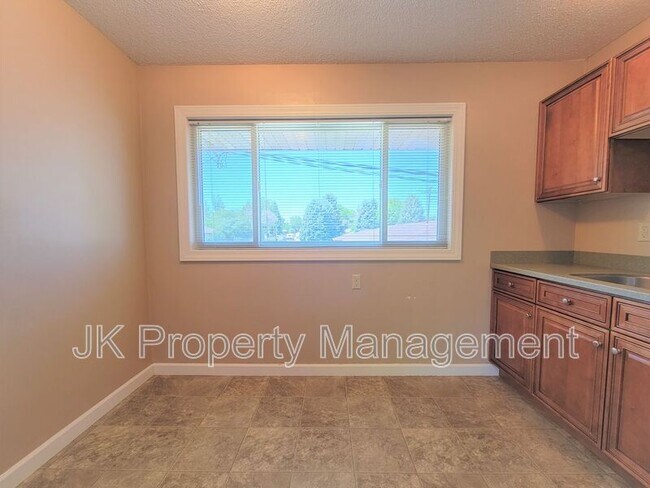 Building Photo - 4609 5th Ave S