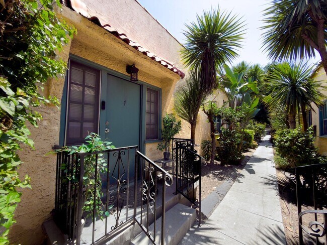 Building Photo - 4730 St Charles Pl