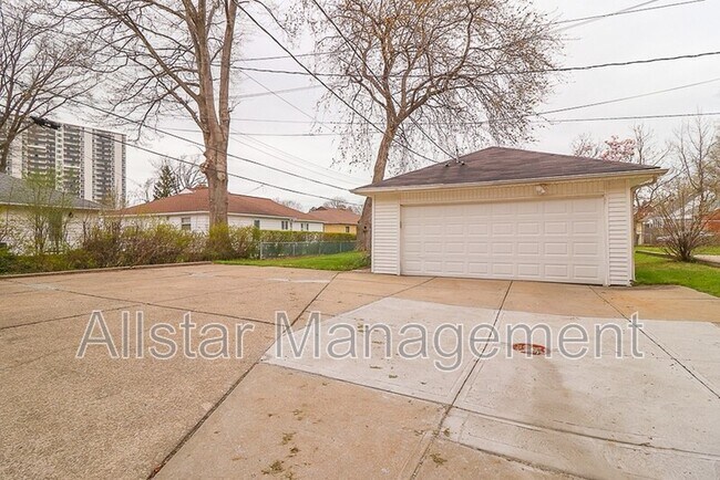 Building Photo - 26611 Lakeshore Blvd