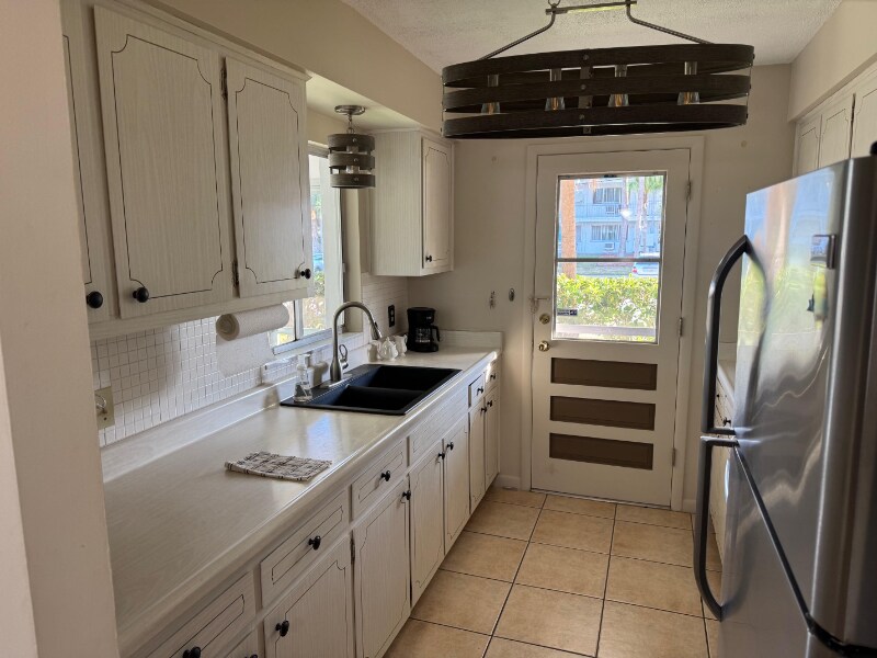 Building Photo - 2348 Shelley St