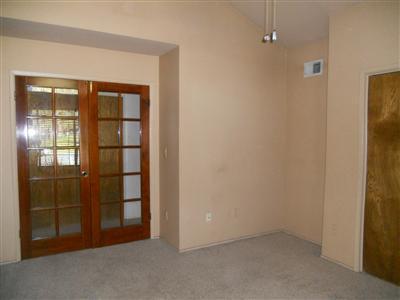 Building Photo - $2,900 - 4 Bed 2 Bath home Laurelglen Area...