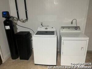 Building Photo - 6231 Pancho Villa Dr