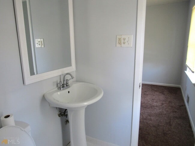 Building Photo - 8337 Holly Dr