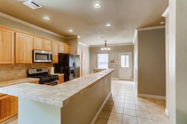 Building Photo - 2113 Thrasher Ln