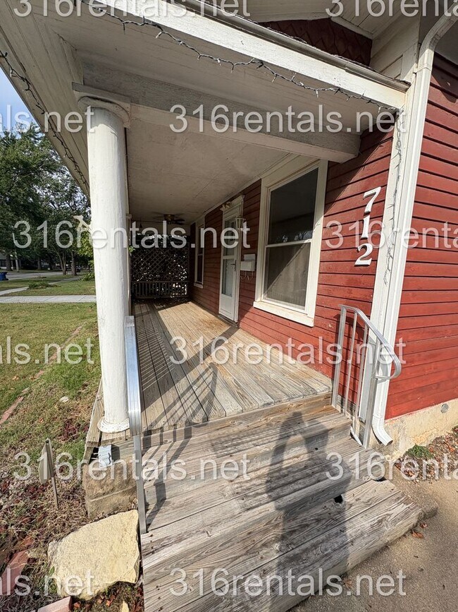 Building Photo - $799 - 2bed 1 bath - Single Family Home