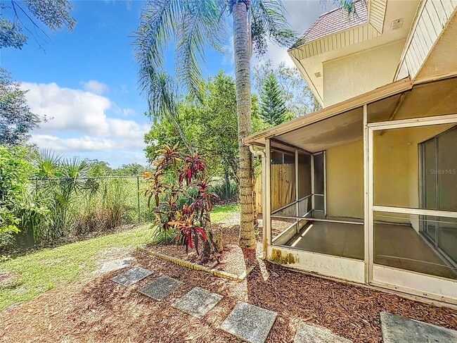 Building Photo - 3 Bedroom, 2.5 Bath home with upgraded kit...