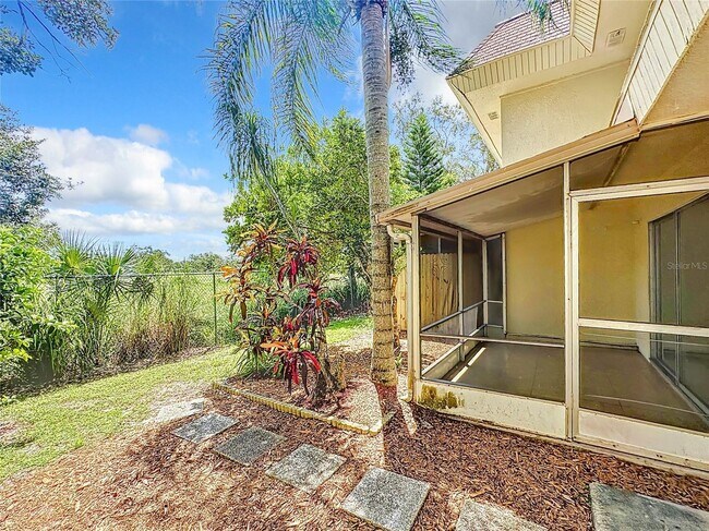 Building Photo - 3 Bedroom, 2.5 Bath home with upgraded kitchen, close to beaches, restaurants, and downtown!!