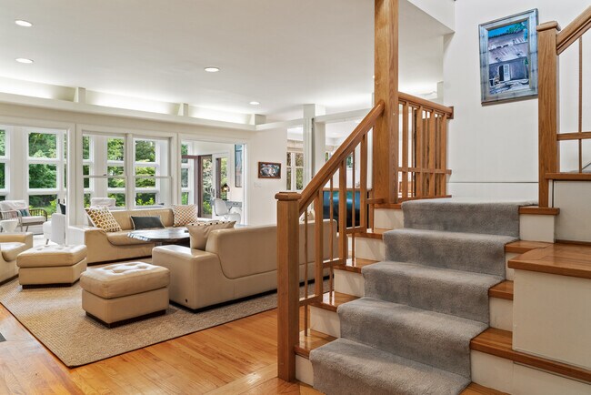 Building Photo - 175 Ruggles Ave