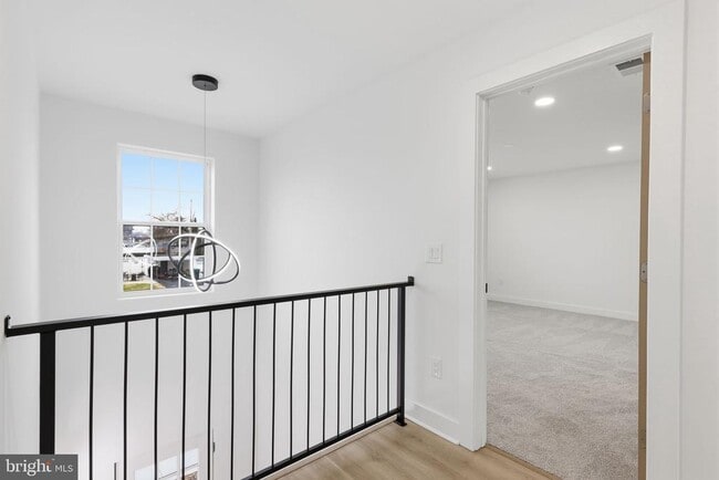 Building Photo - 65 Oaktree Dr