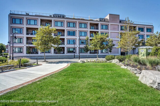 Building Photo - 601 Heck St