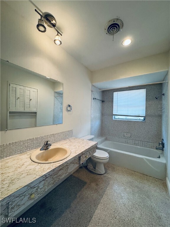Building Photo - 242 Delray Ave