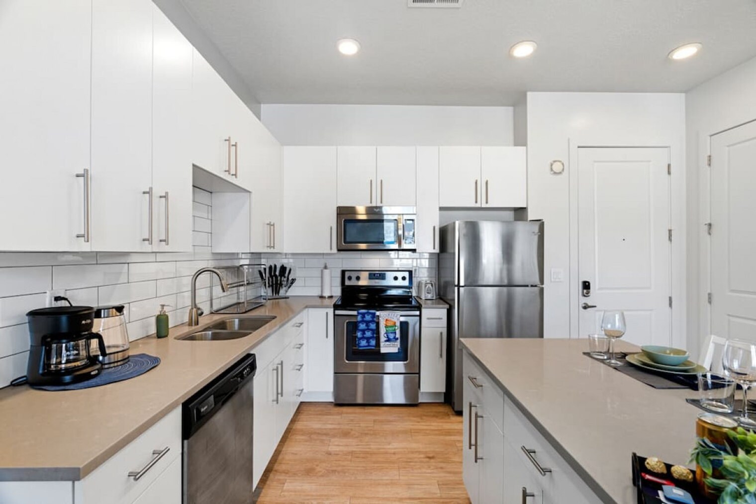 Building Photo - 489 E 400 S